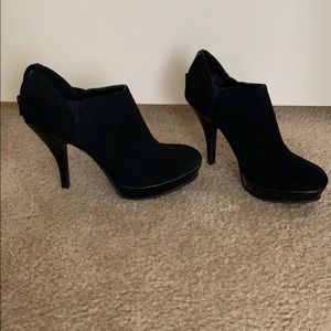 Black suede booties 🖤 high heel 🖤 close toe 🖤